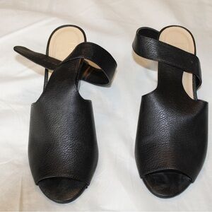 Kaari Blue Black Open-Toe Sandals